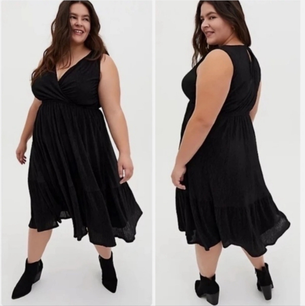 NWT TORRID Black Crinkle Knit Surplice Sleeveless Knee Lenght Stretch Dress